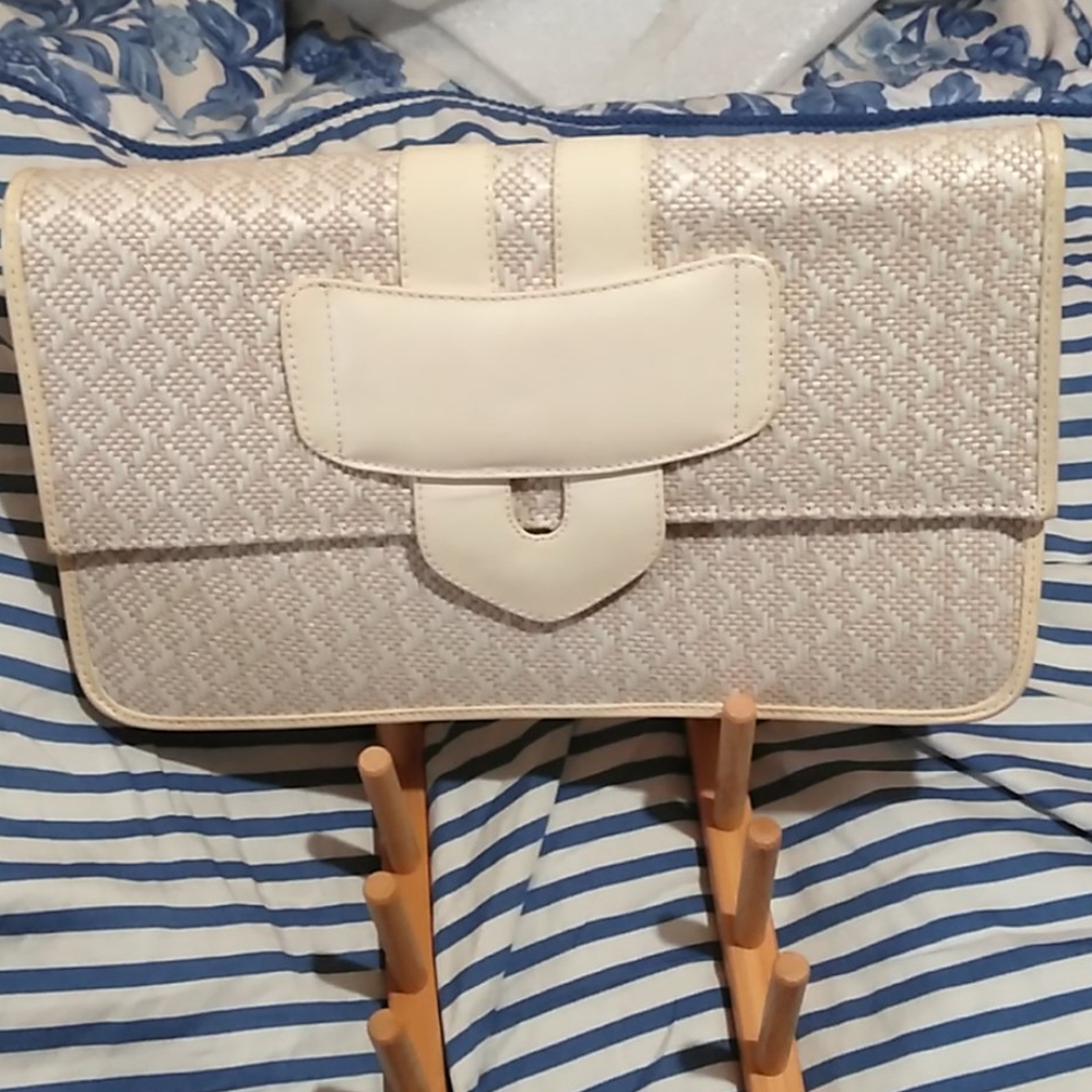 Clutch purse with shoulder strap